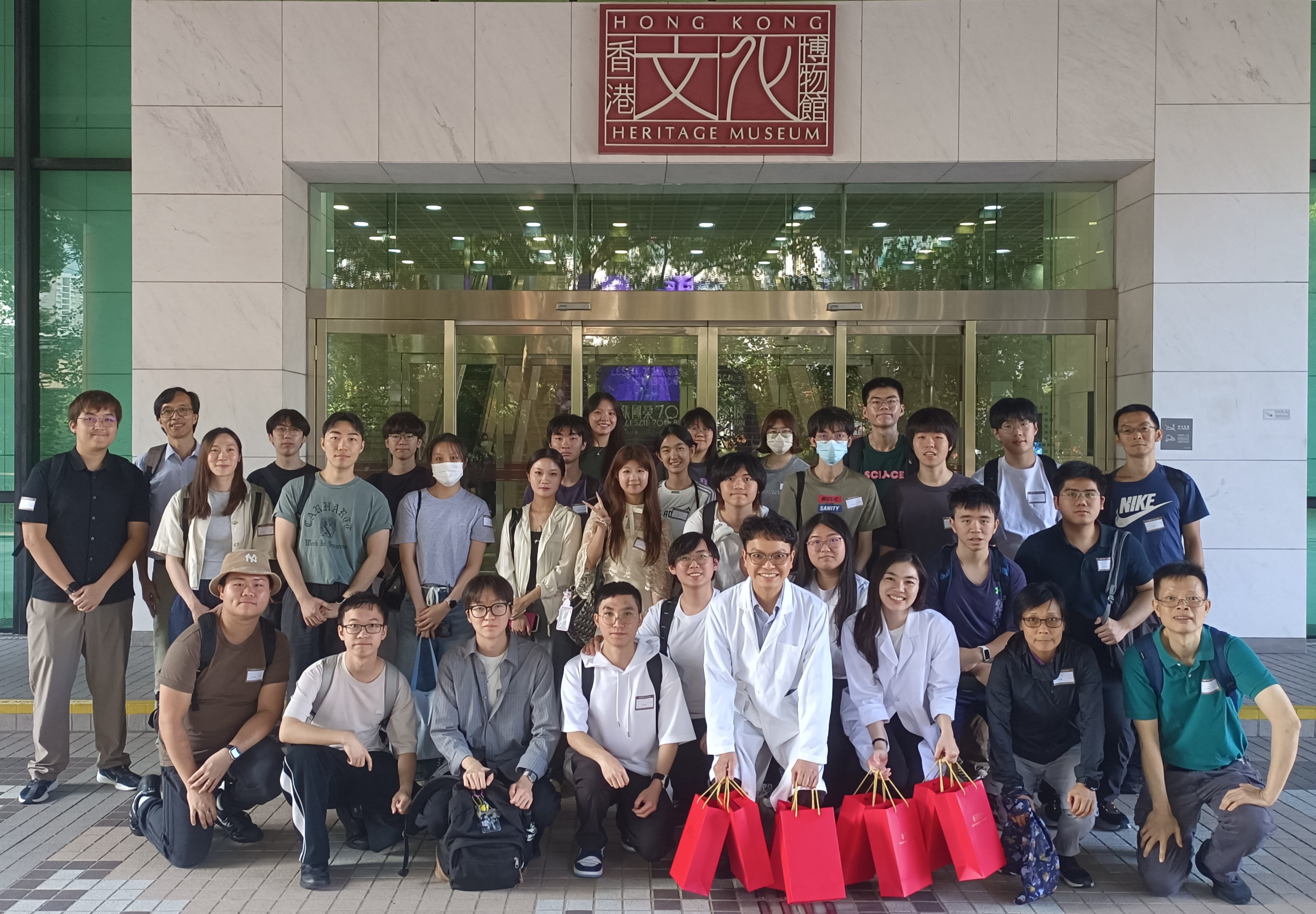 HKUST Chemistry UG students and department staff visited the Conservation Office’s laboratories at the Hong Kong Heritage Museum. 